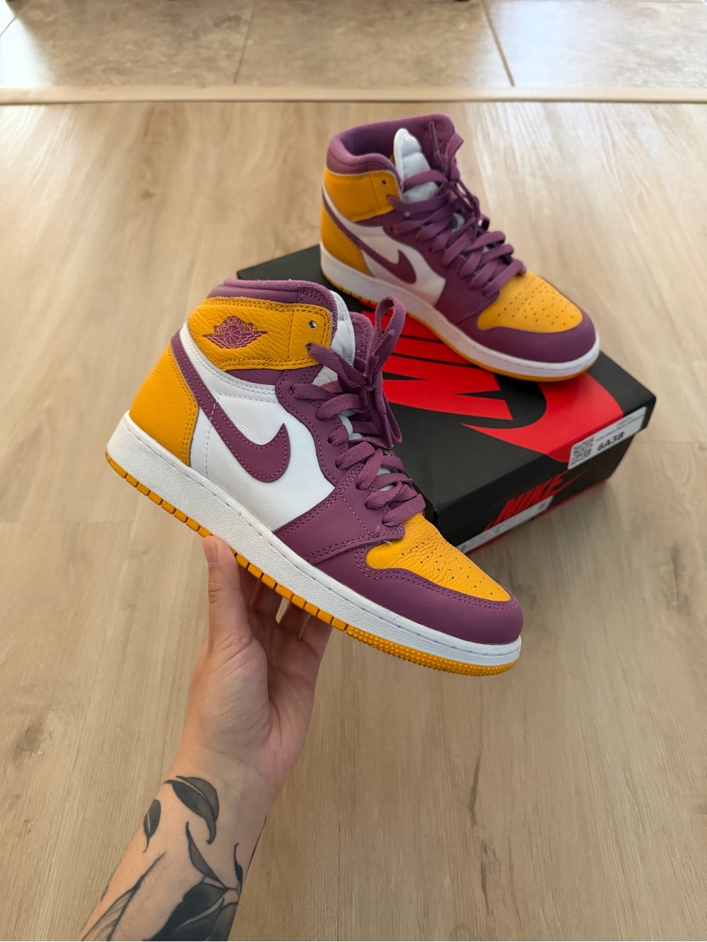 Nike Air Jordan 1 Retro High OG "Brotherhood" Size 6.5Y / 8 Women